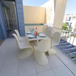 3br Family W- Private Balcony, Pool & Free Parking Apartment