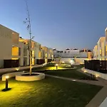 شقة 3br Family W- Private Balcony, Pool & Free Parking تافيرا