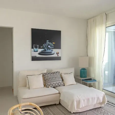דירה 3br Family W- Private Balcony, Pool & Free Parking